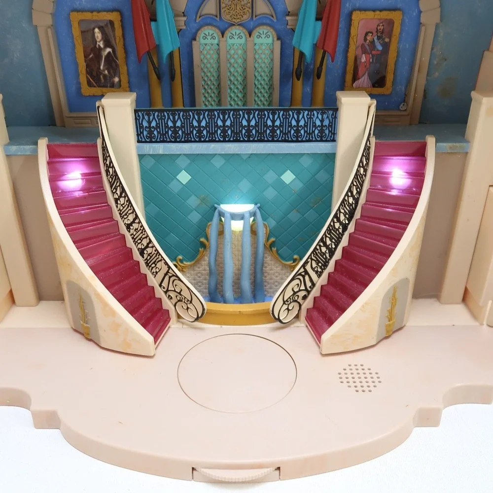 Disney Store London Exclusive Elena of Avalor Palace Doll House Music And Lights